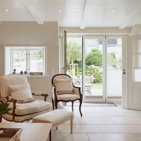 Kapitaenshaus Joana *